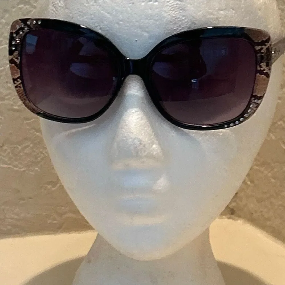 Guess Butterfly Sunglasses Smoke Gradient Lens Brown Snakeskin Rhinestones Y2K